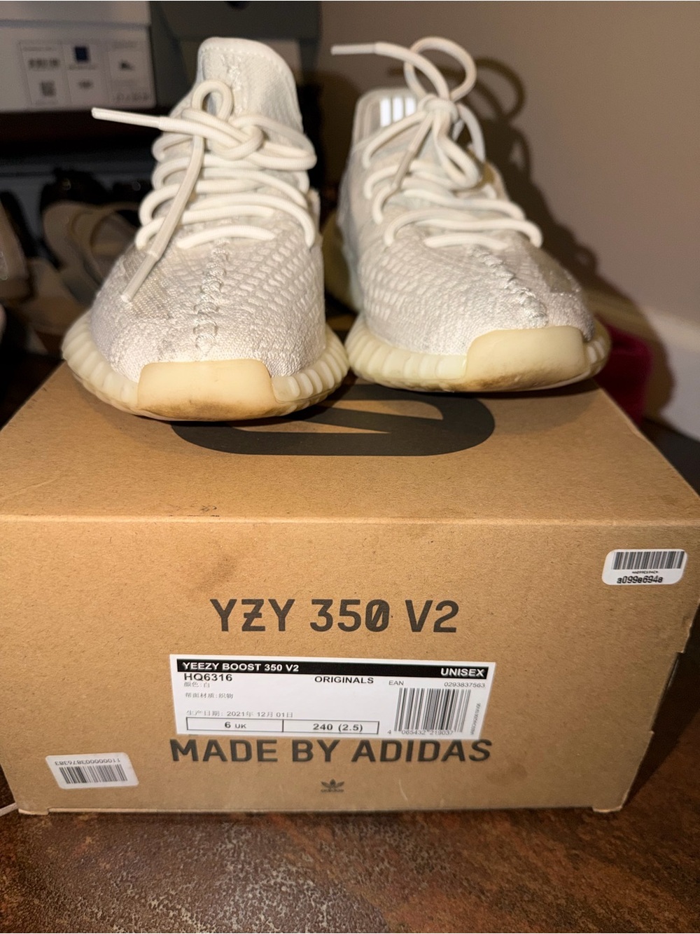 Yeezy Boost 350 V2 Sneakers - Cream/Off-White